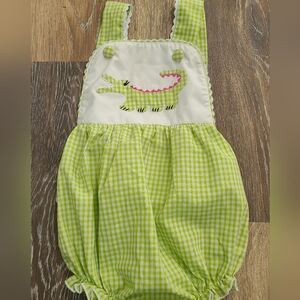 Sweet Dreams Aligator Ruffled Bottom Romper Babies Size 12Mo